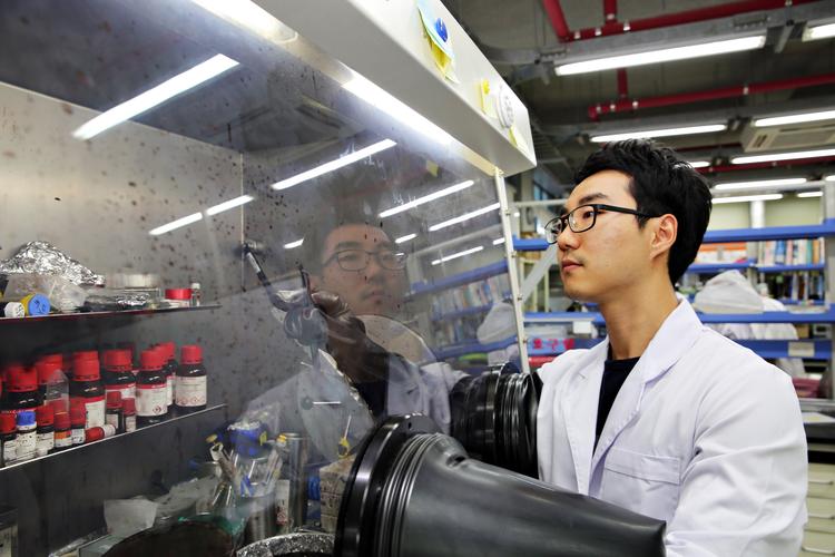 서른 살 UNIST 박사, 교수가 되다