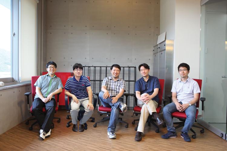 태양전지 전극 소재에 이용하는 백금을 값싼 탄소로 대체하는 신기술 개발