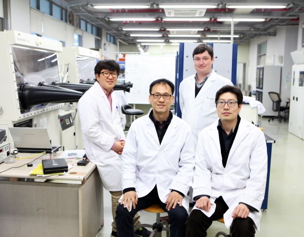 역구조 양자점 태양전지 세계 최초 개발